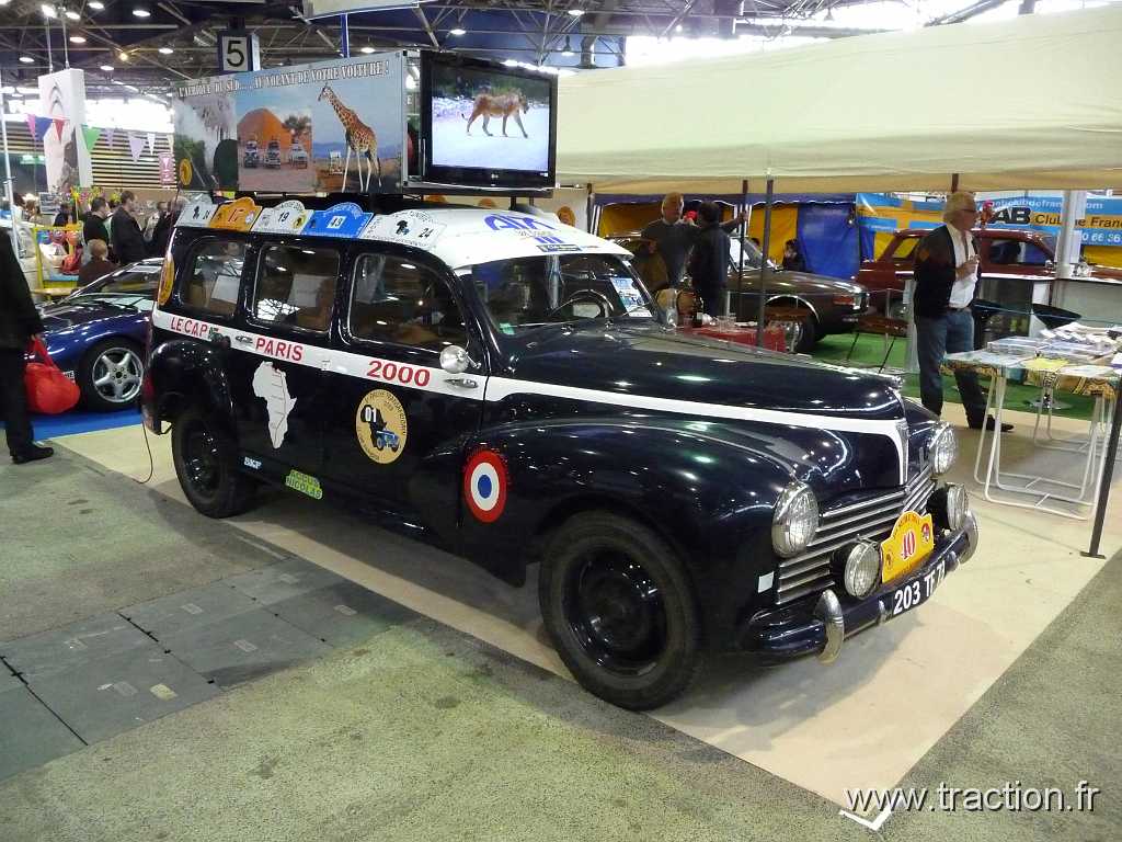 2011_epoquauto (115).jpg - 05/11/2011 - 69000 LYON - EPOQU'AUTO - 33ème Salon International Autos & Motos Anciennes - PEUGEOT 203 Break